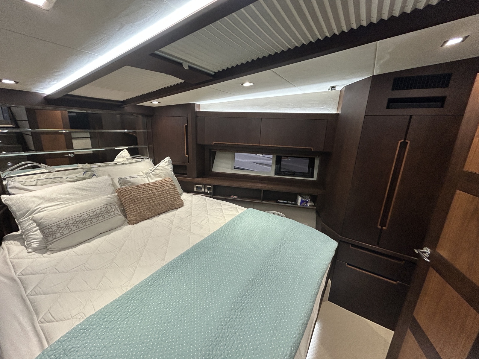 2018 Galeon 560 Sky 56