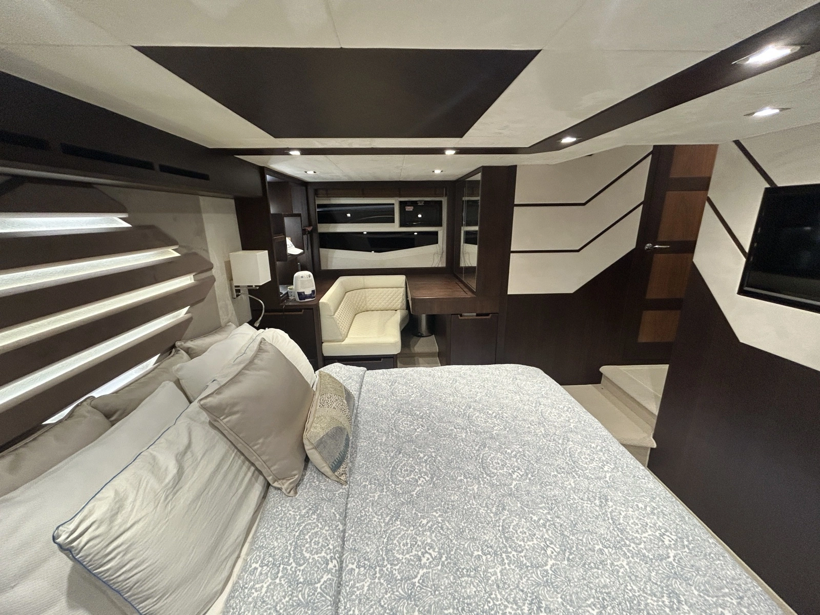 2018 Galeon 560 Sky 56