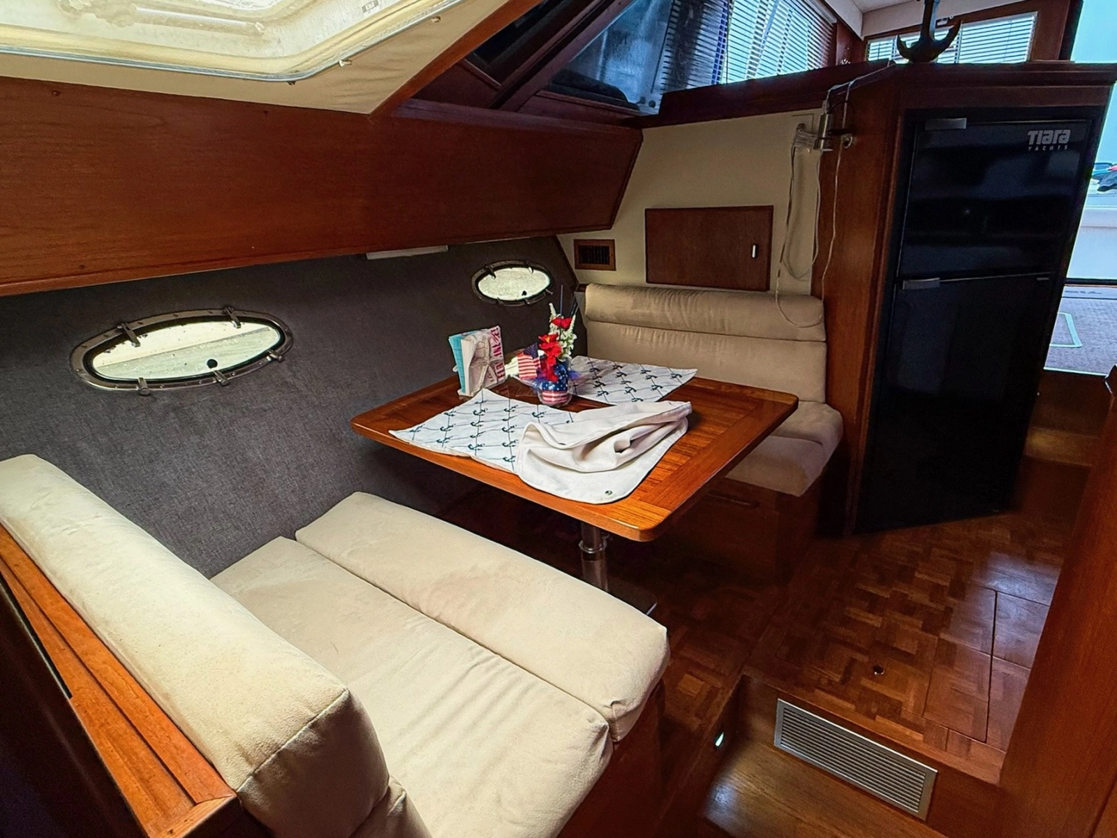 1989 Tiara Yachts 3600 Convertible