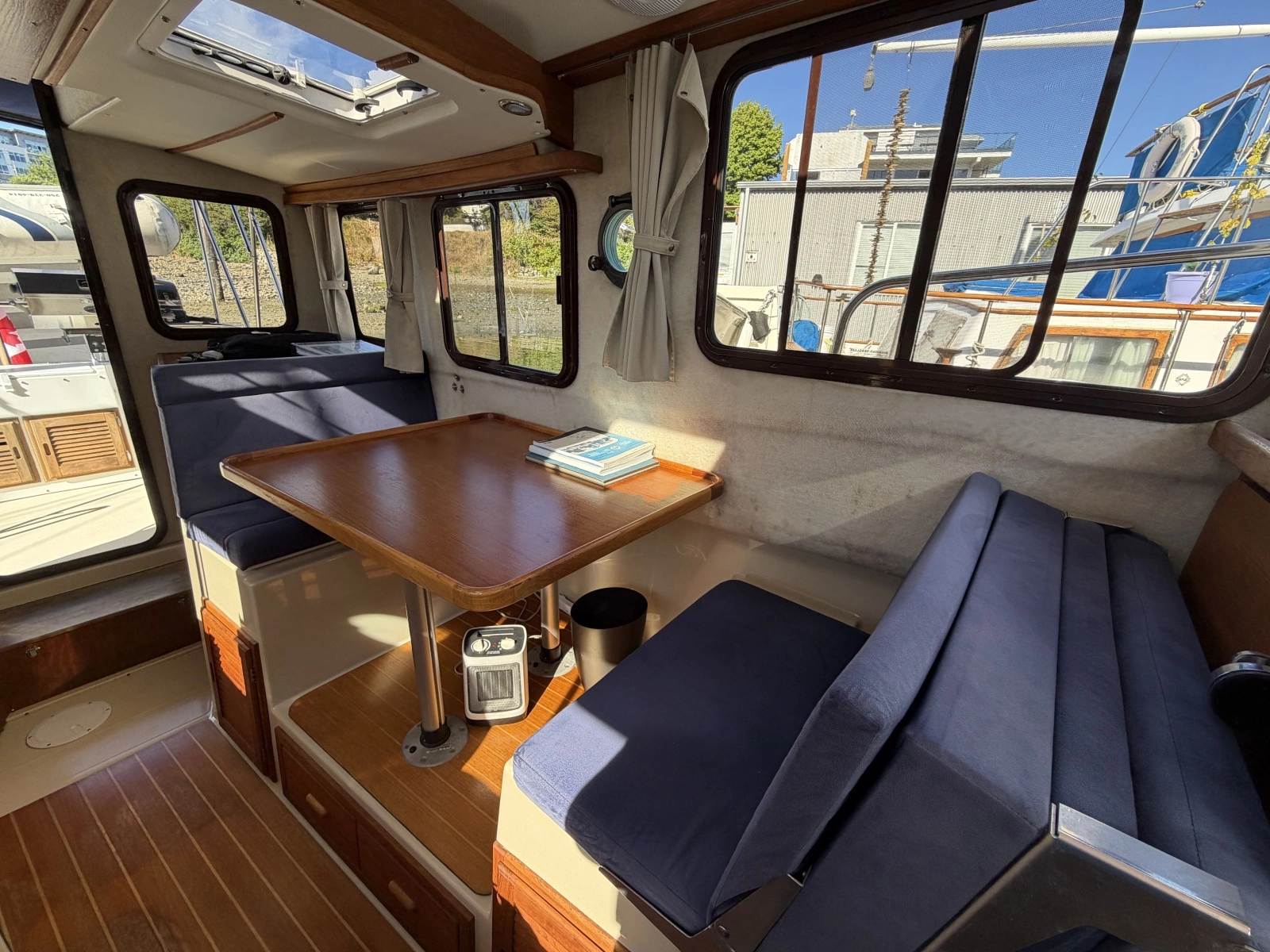 2010 Ranger Tugs 25 SC