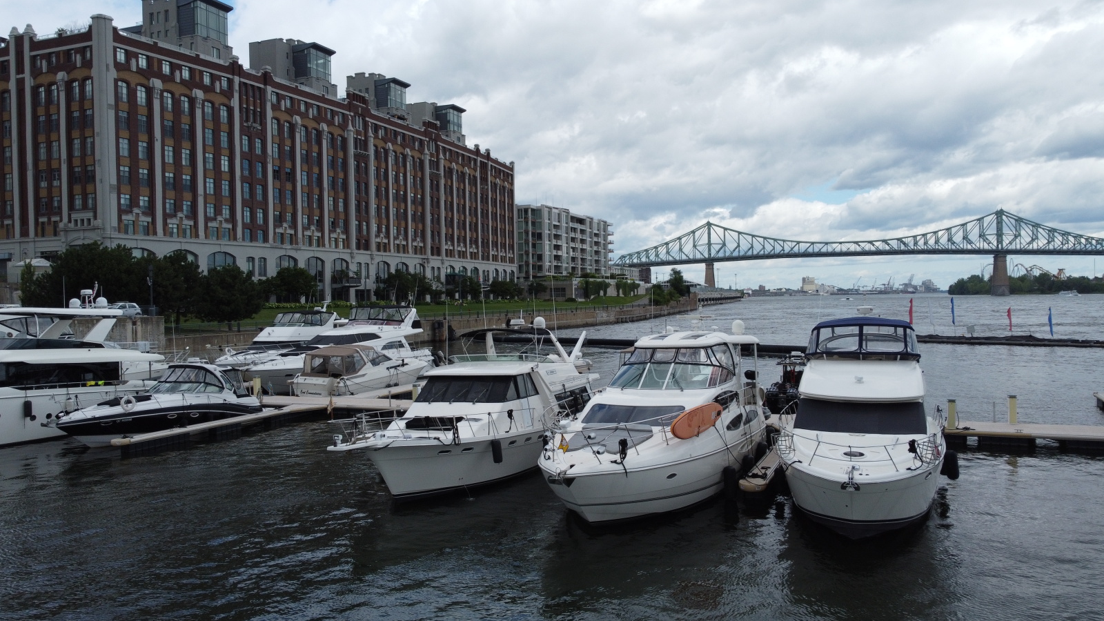 2007 Cruisers Yachts 455