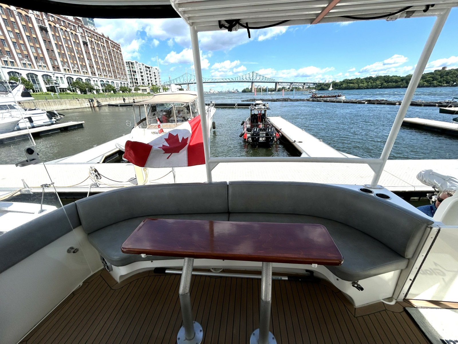 2007 Cruisers Yachts 455