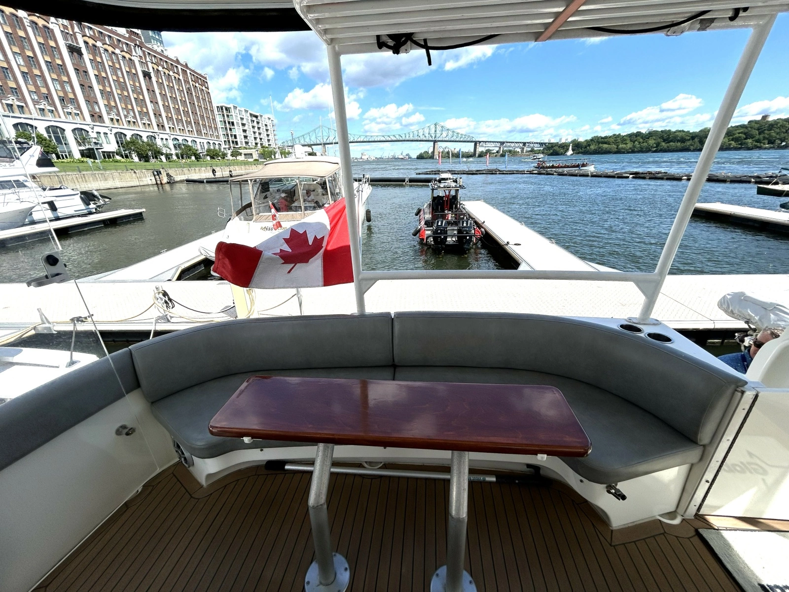 2007 Cruisers Yachts 455