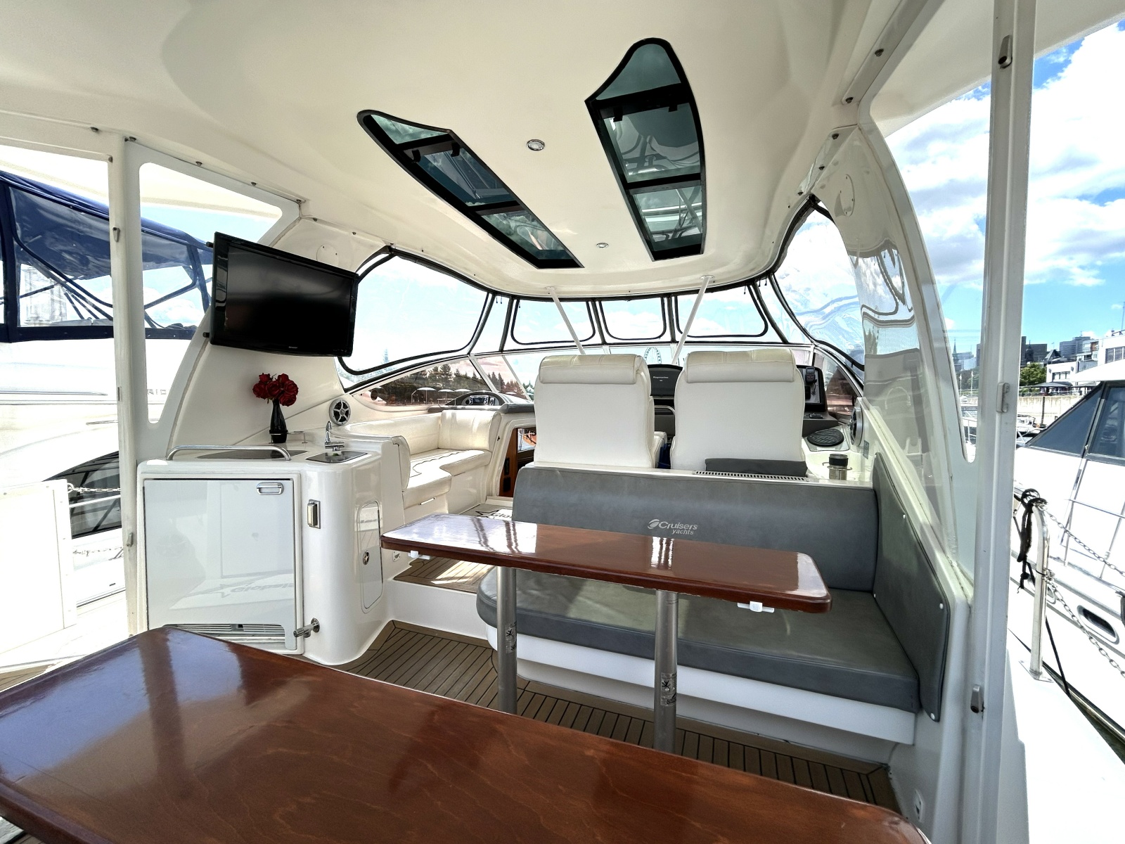 2007 Cruisers Yachts 455