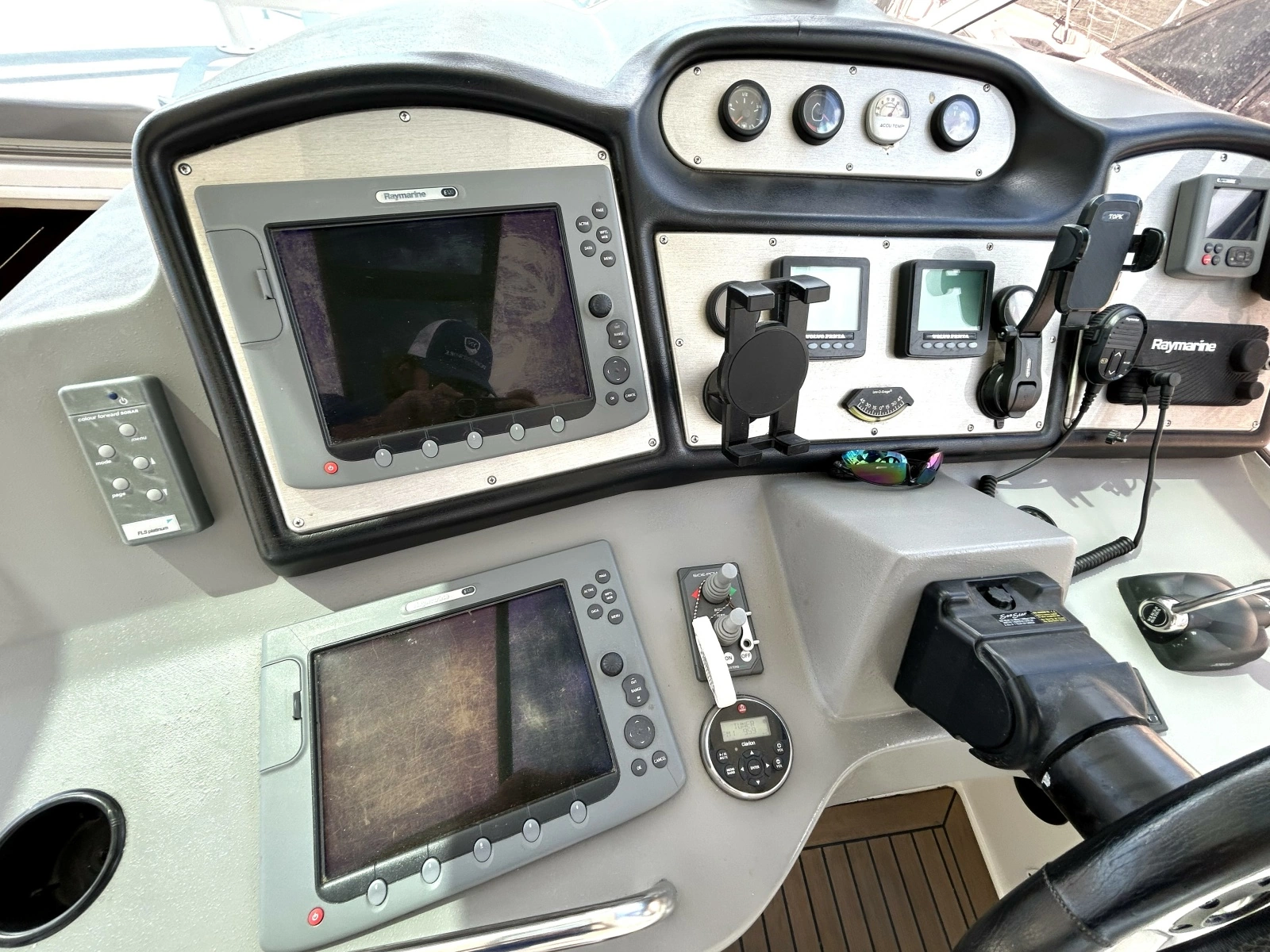 2007 Cruisers Yachts 455