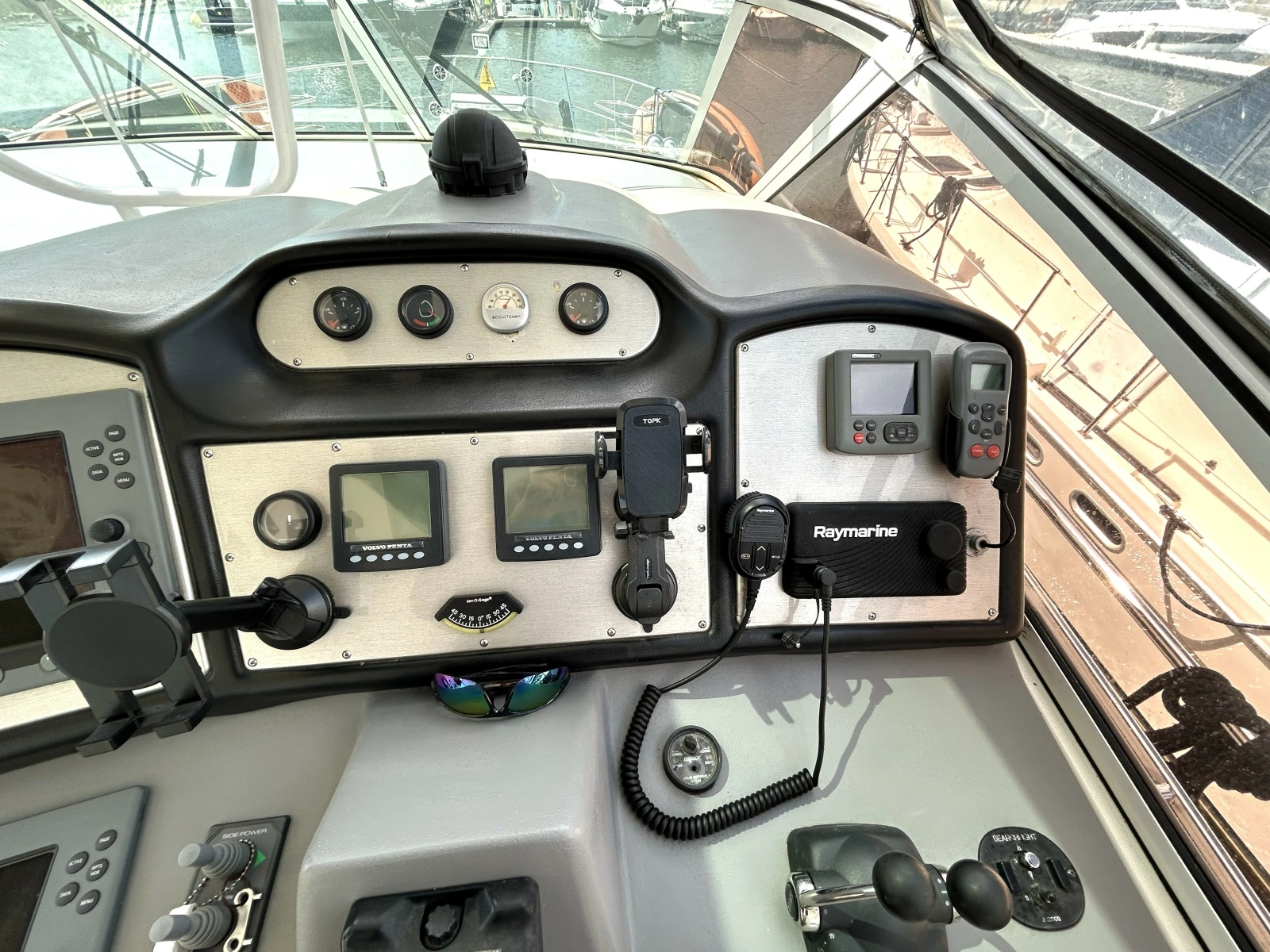 2007 Cruisers Yachts 455