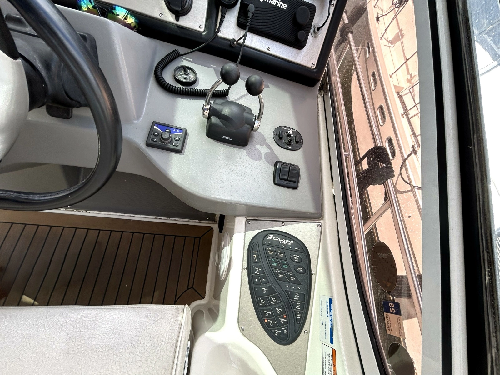 2007 Cruisers Yachts 455