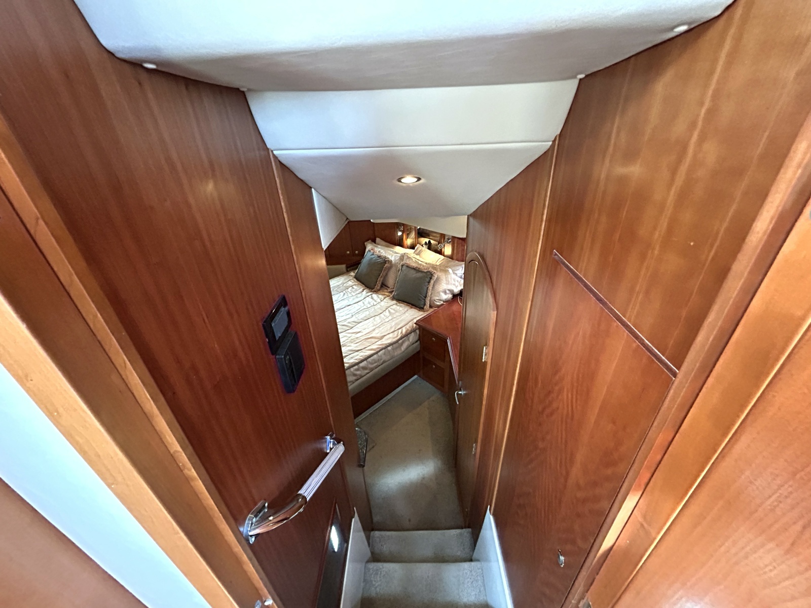 2007 Cruisers Yachts 455