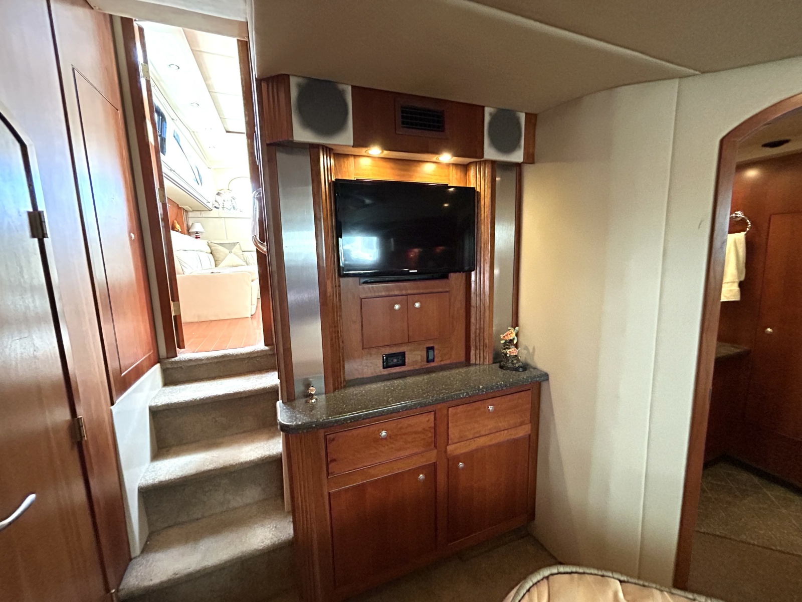 2007 Cruisers Yachts 455