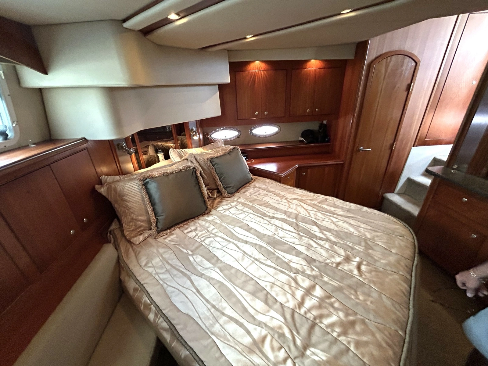 2007 Cruisers Yachts 455