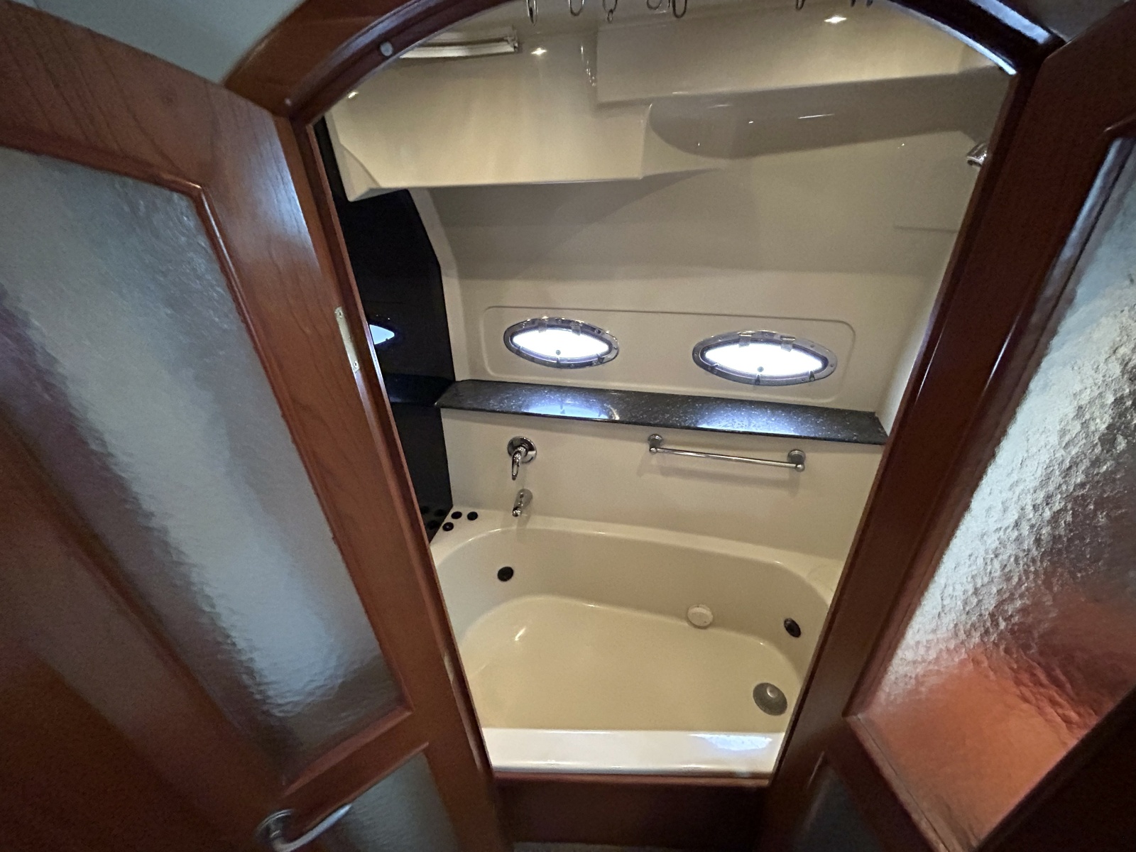 2007 Cruisers Yachts 455