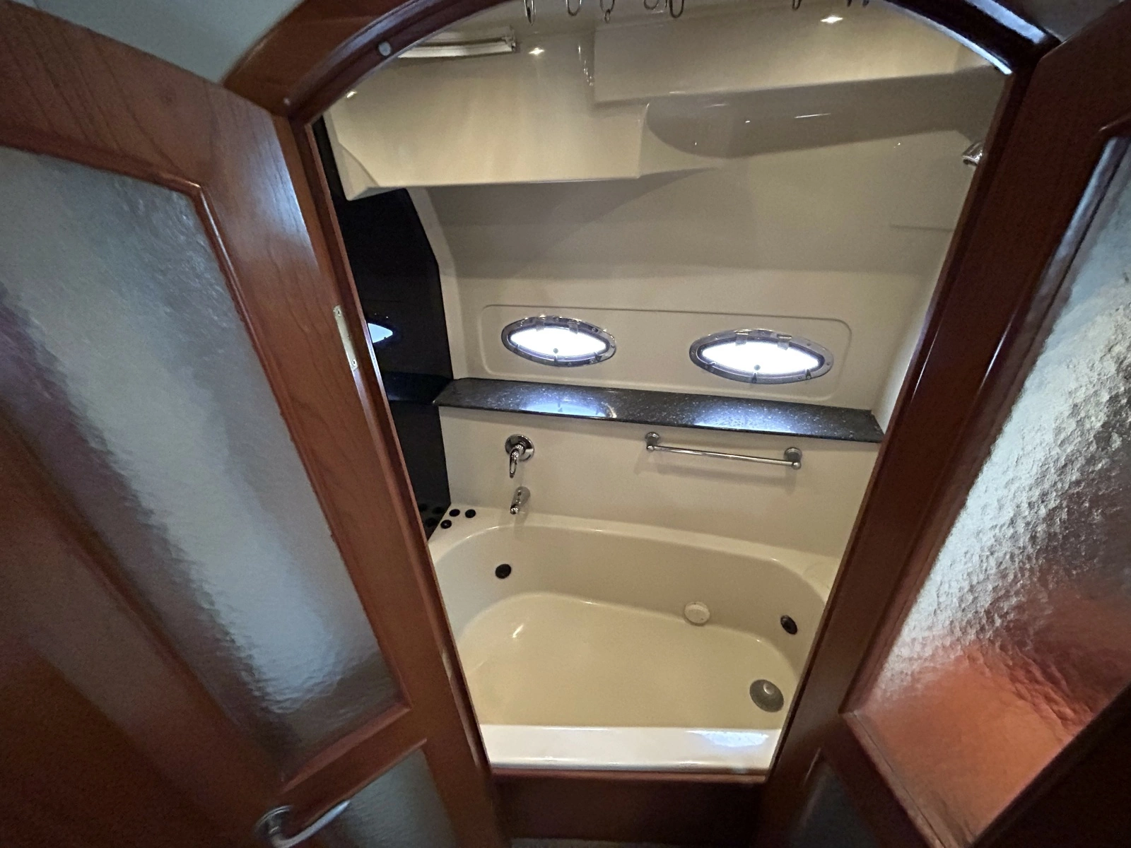 2007 Cruisers Yachts 455