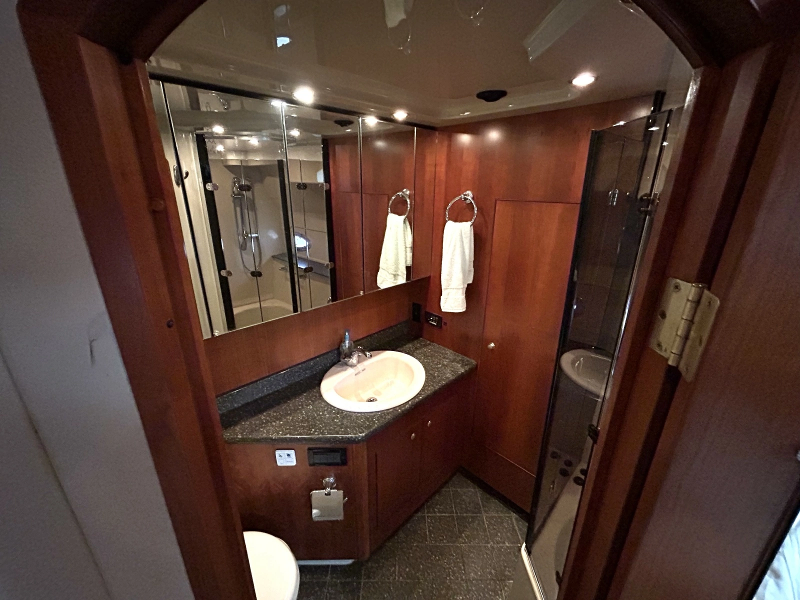 2007 Cruisers Yachts 455