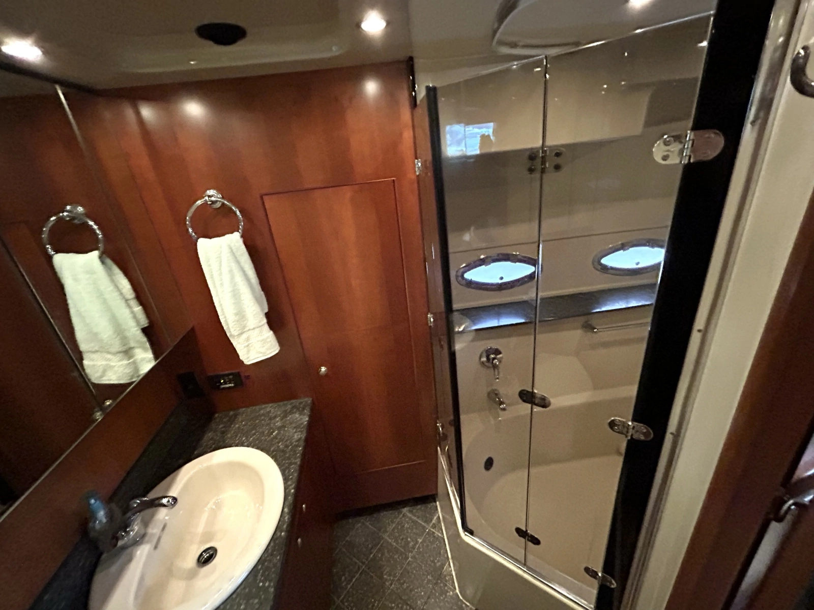 2007 Cruisers Yachts 455