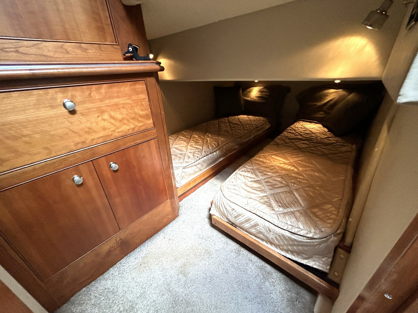 2007 Cruisers Yachts 455
