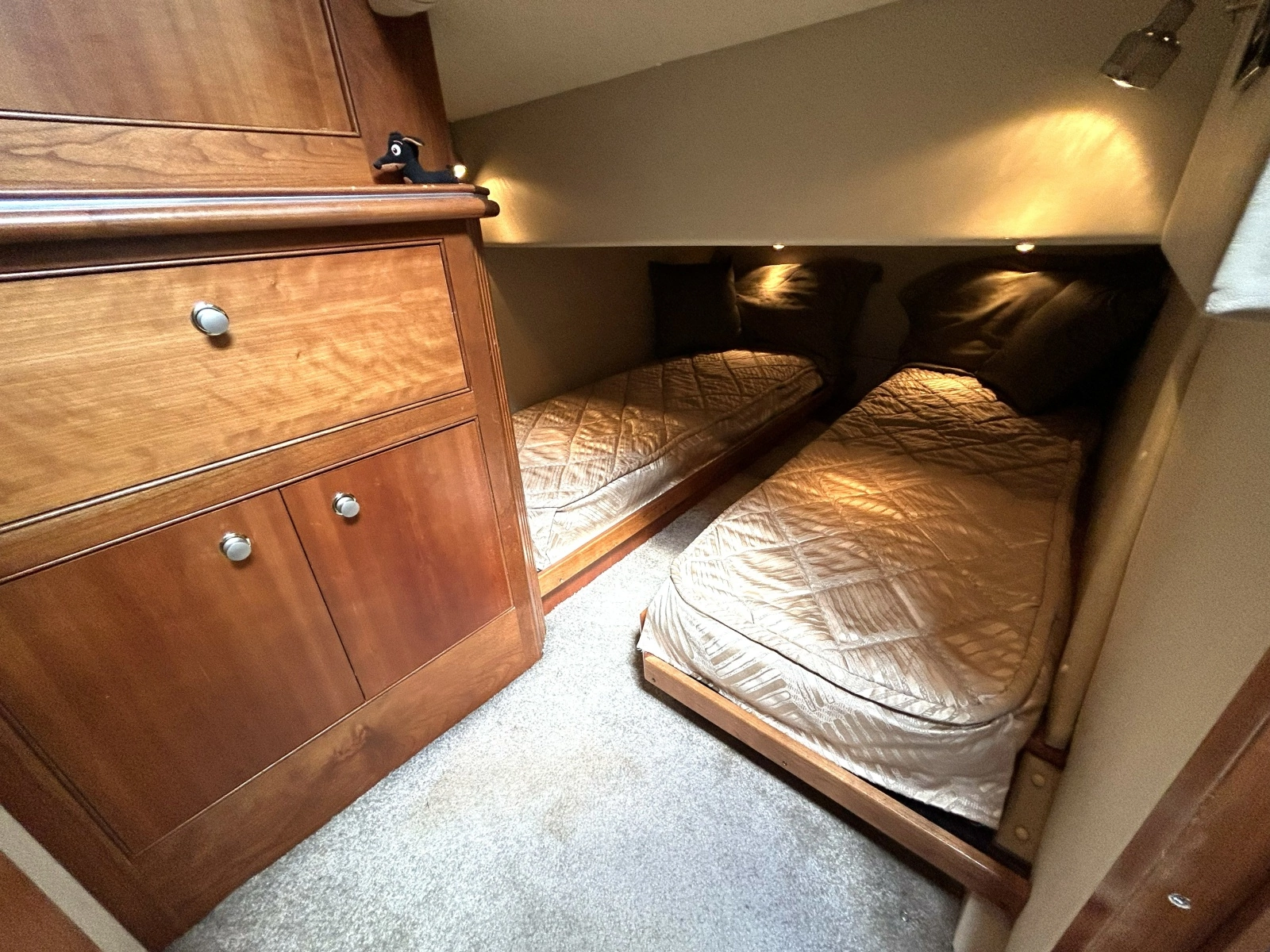 2007 Cruisers Yachts 455