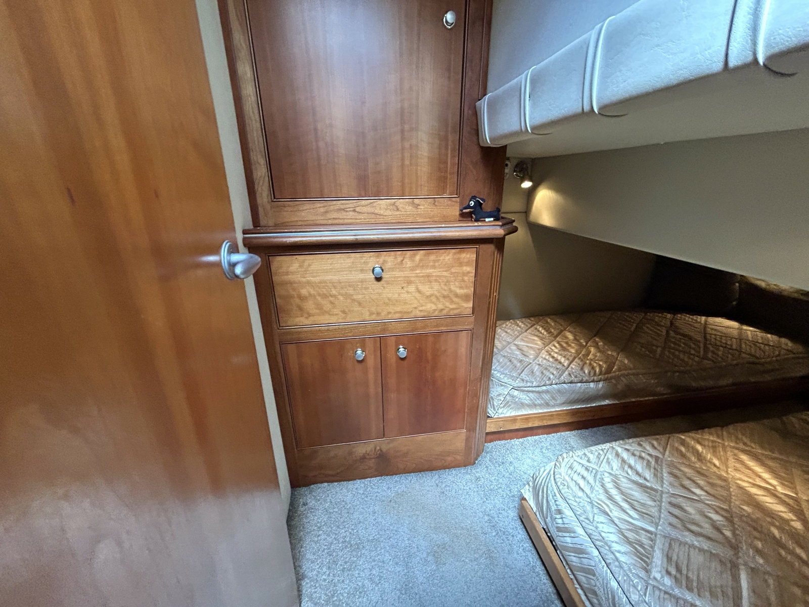 2007 Cruisers Yachts 455