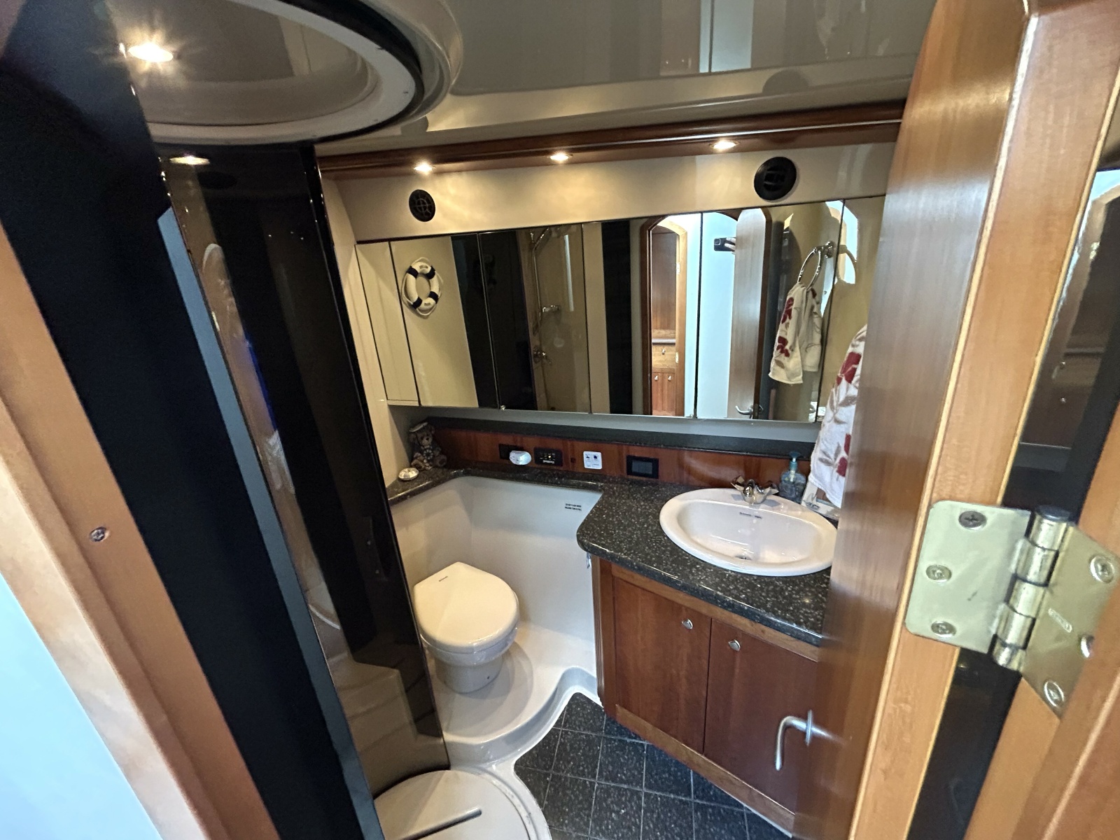 2007 Cruisers Yachts 455