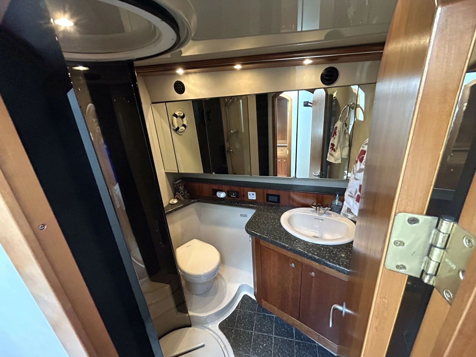 2007 Cruisers Yachts 455
