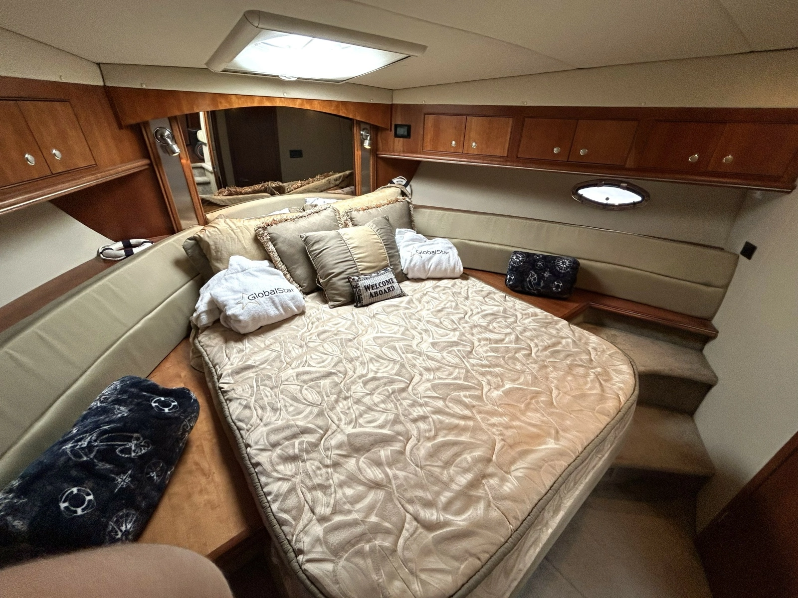 2007 Cruisers Yachts 455