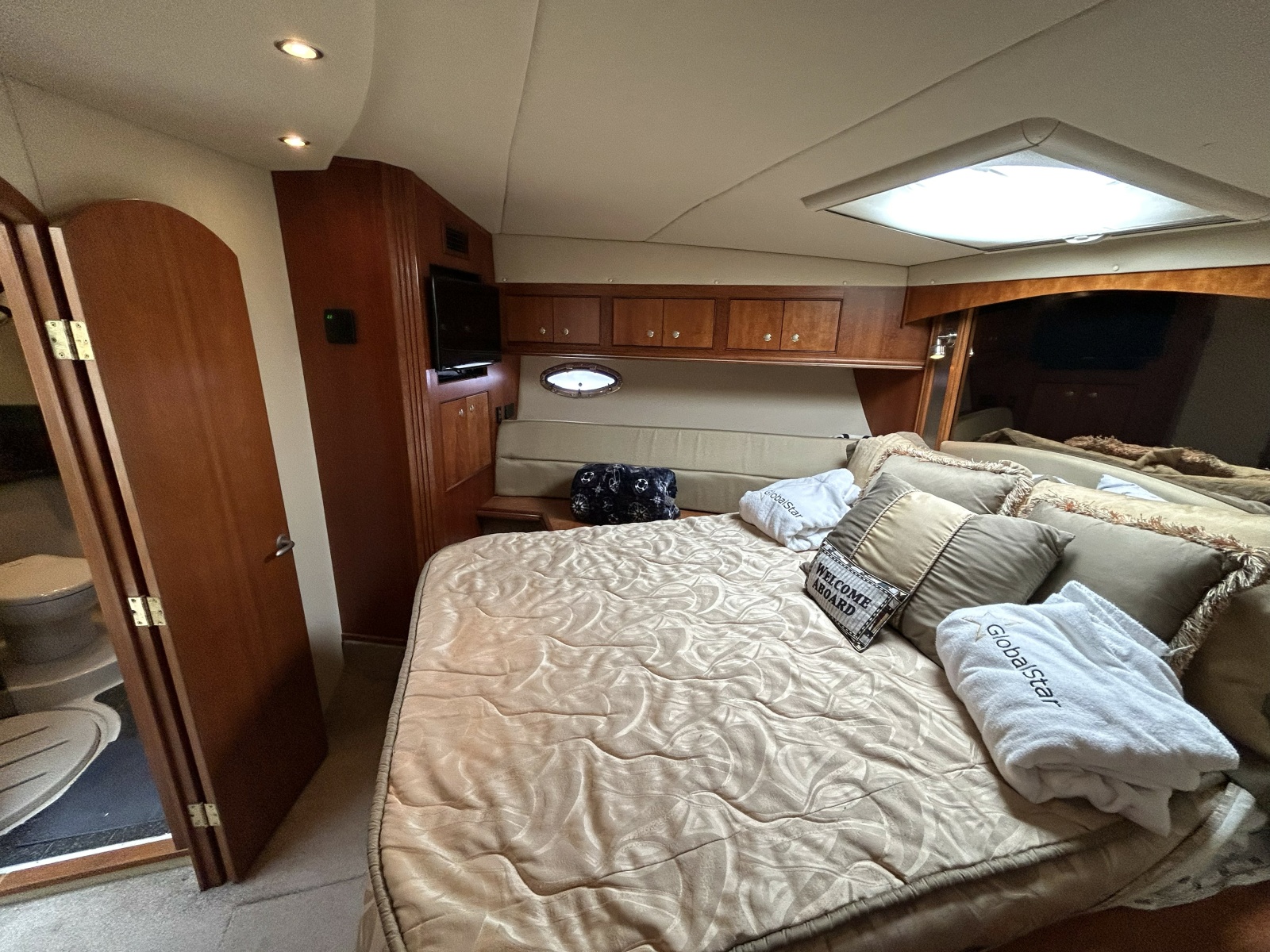2007 Cruisers Yachts 455