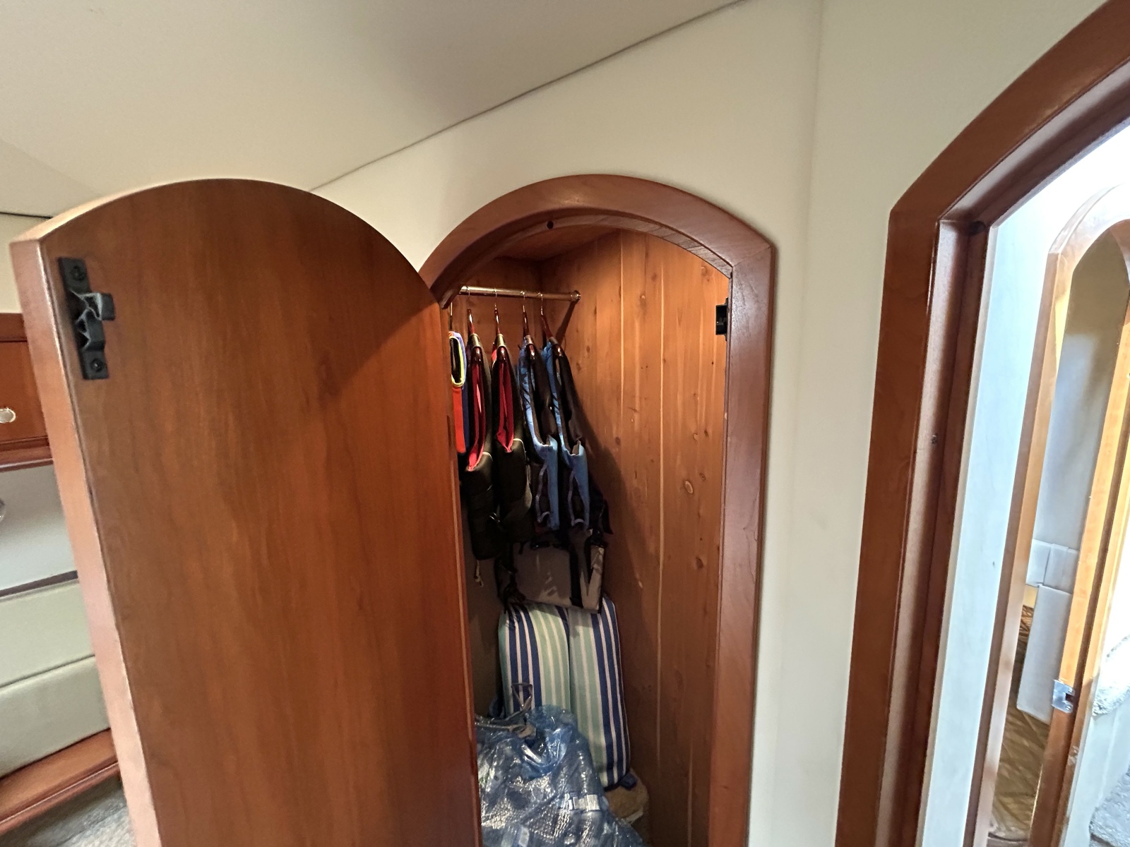 2007 Cruisers Yachts 455