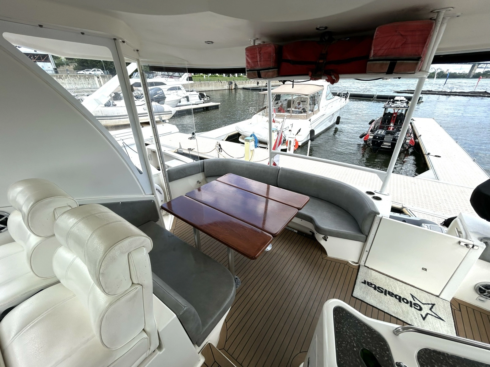 2007 Cruisers Yachts 455