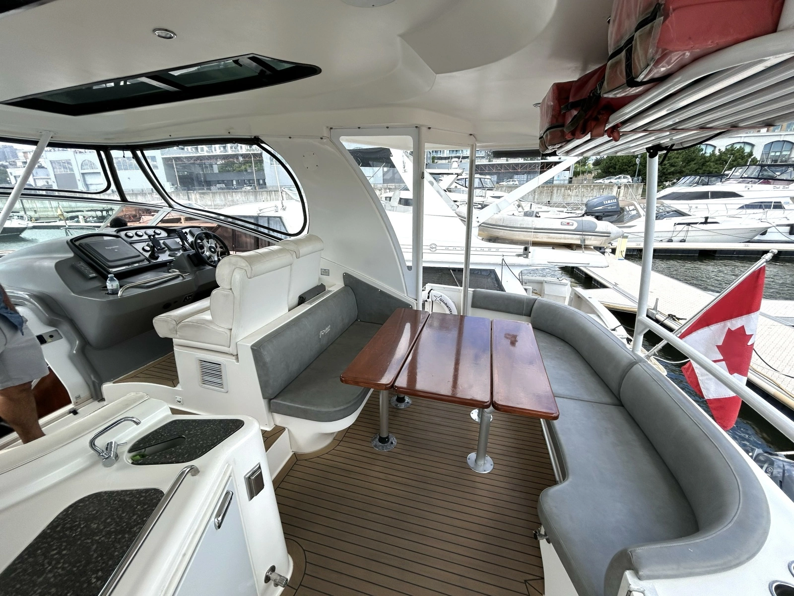 2007 Cruisers Yachts 455