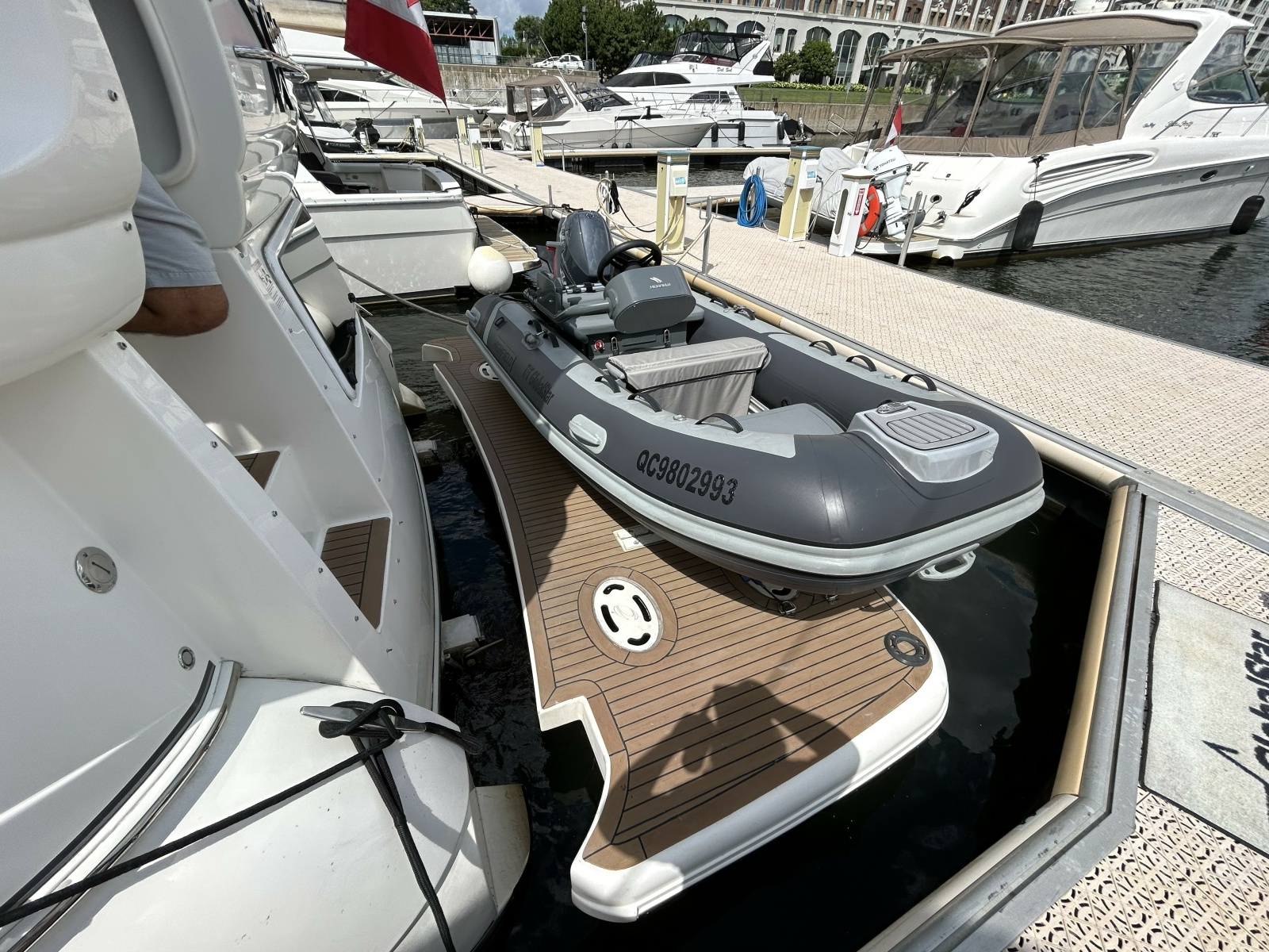 2007 Cruisers Yachts 455
