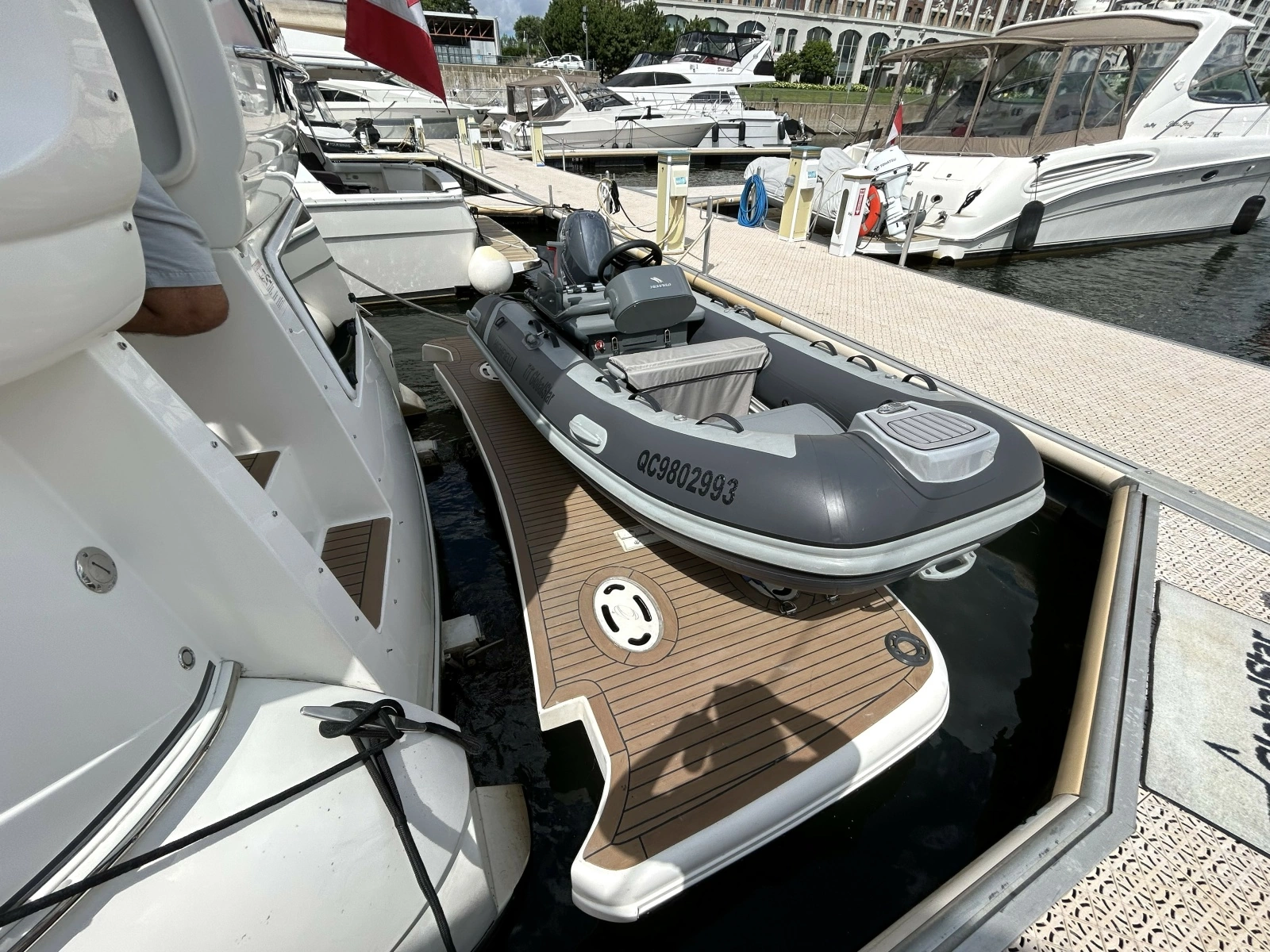 2007 Cruisers Yachts 455