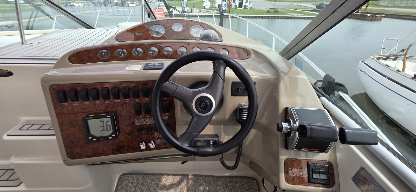 2000 Maxum 3300SCR