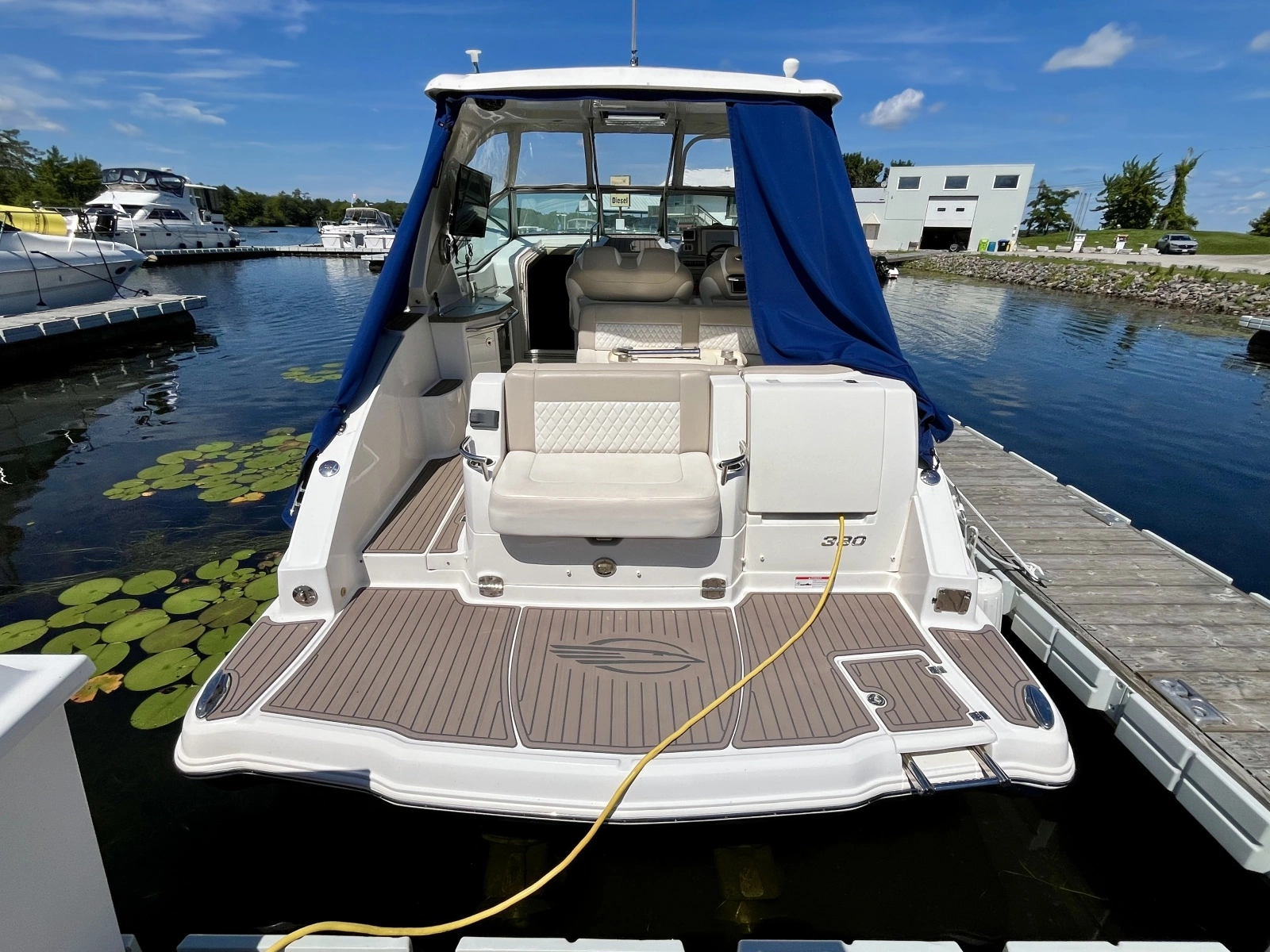 2012 Chaparral 330 Signature
