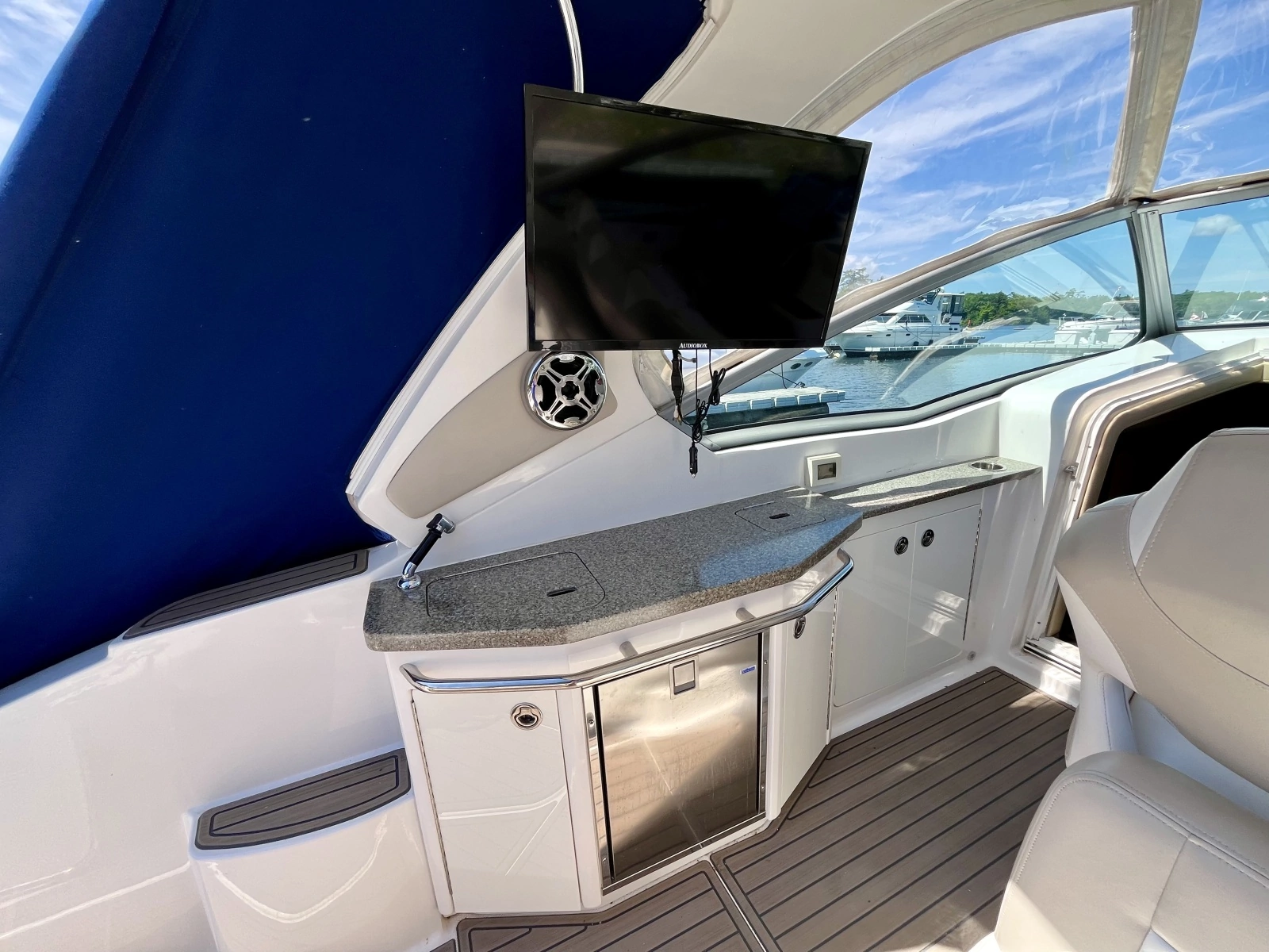 2012 Chaparral 330 Signature