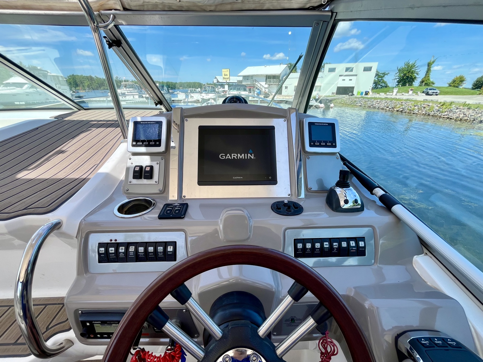2012 Chaparral 330 Signature