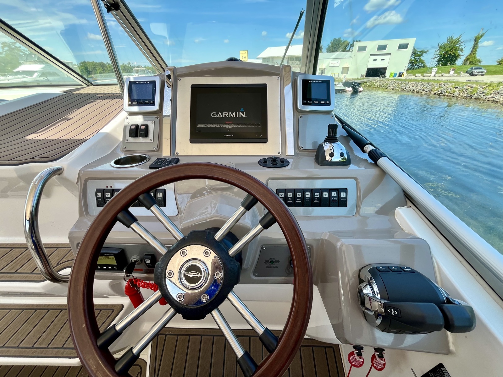2012 Chaparral 330 Signature