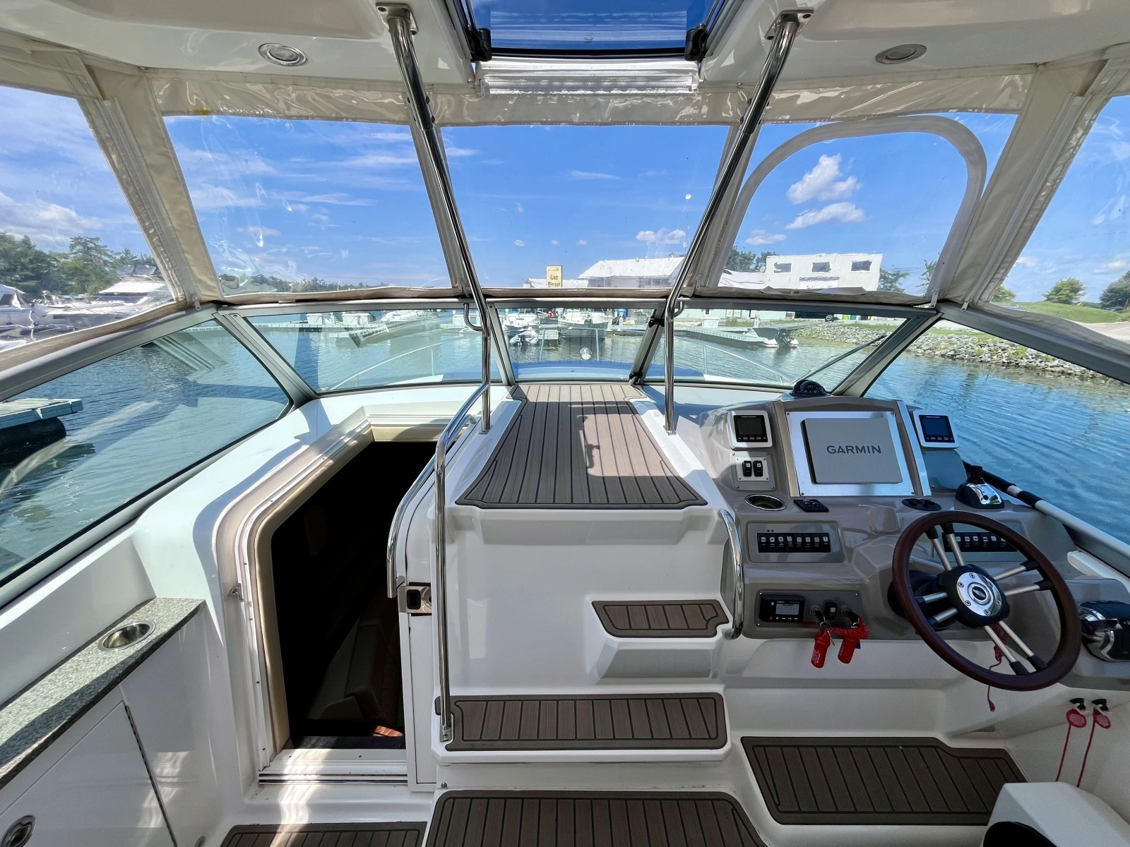 2012 Chaparral 330 Signature