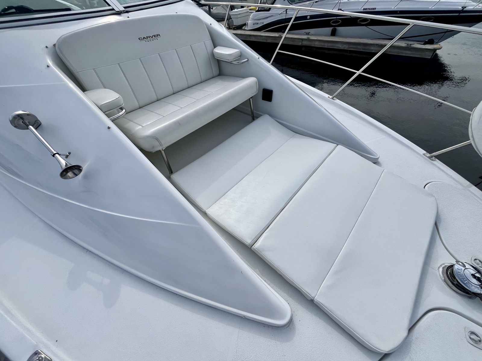 1999 Carver 350 Mariner 35