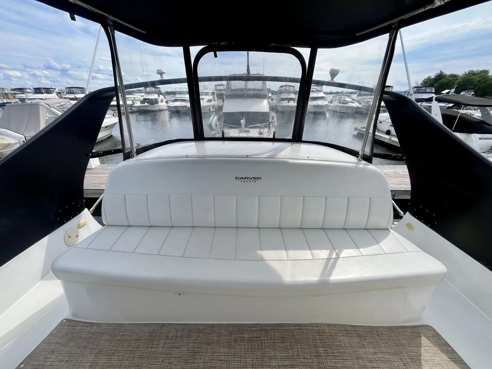 1999 Carver 350 Mariner 35
