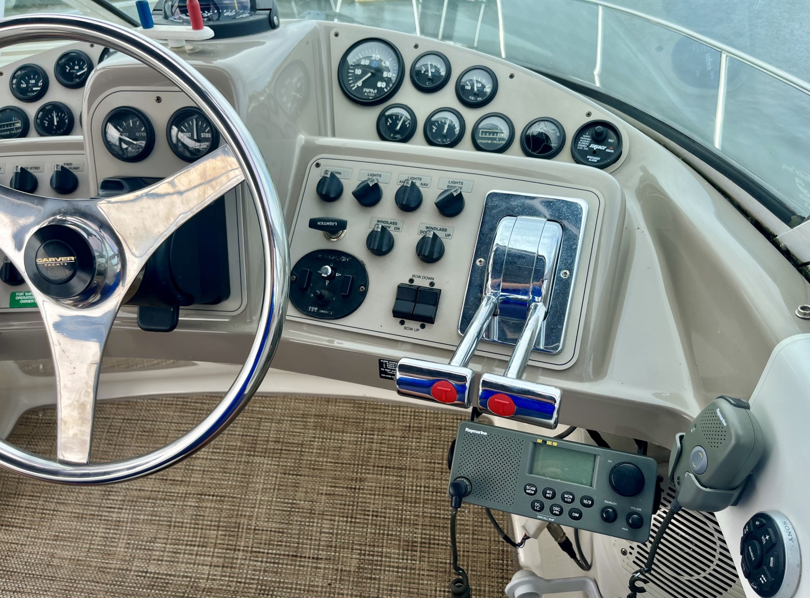 1999 Carver 350 Mariner 35