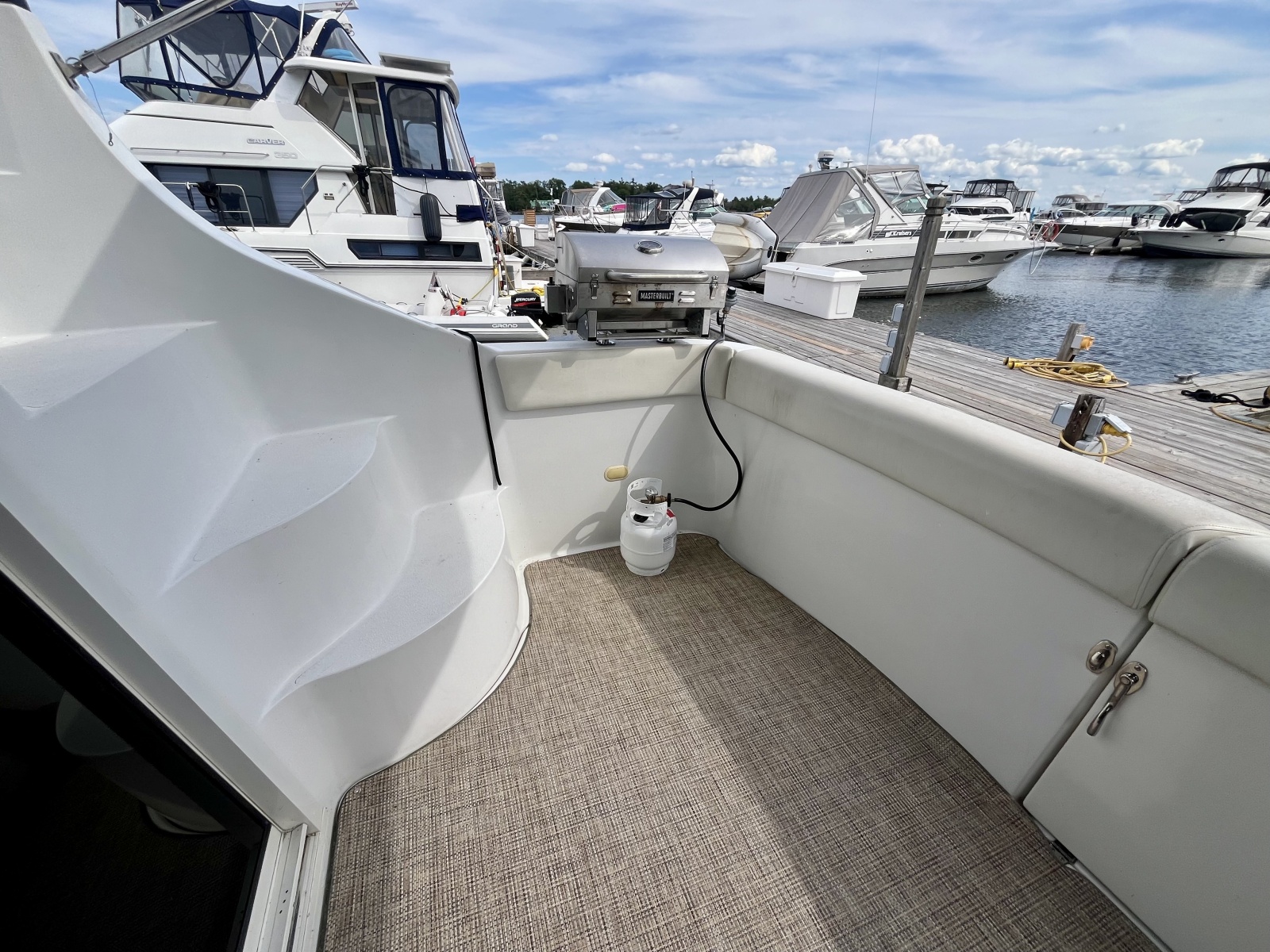 1999 Carver 350 Mariner 35