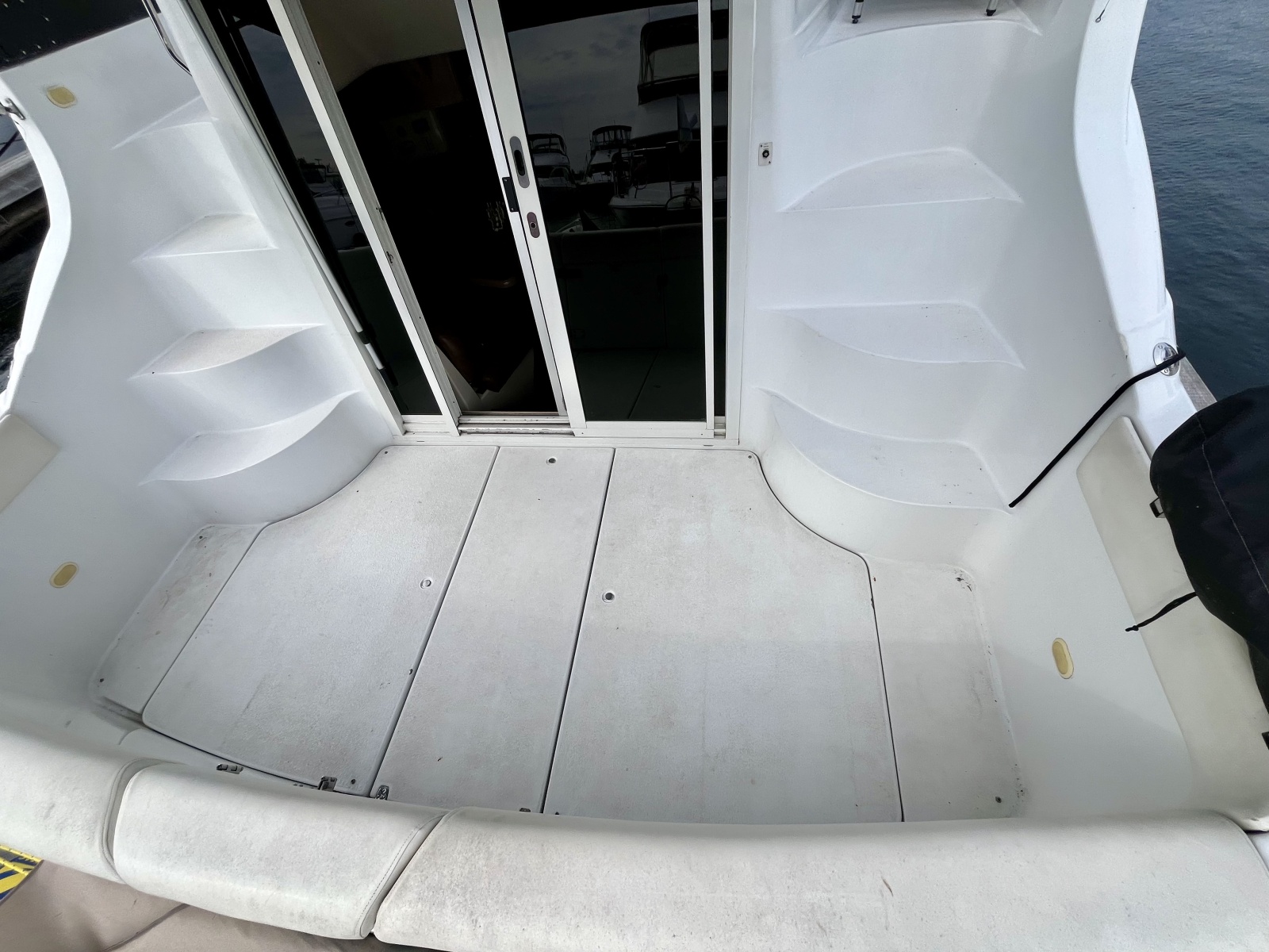 1999 Carver 350 Mariner 35