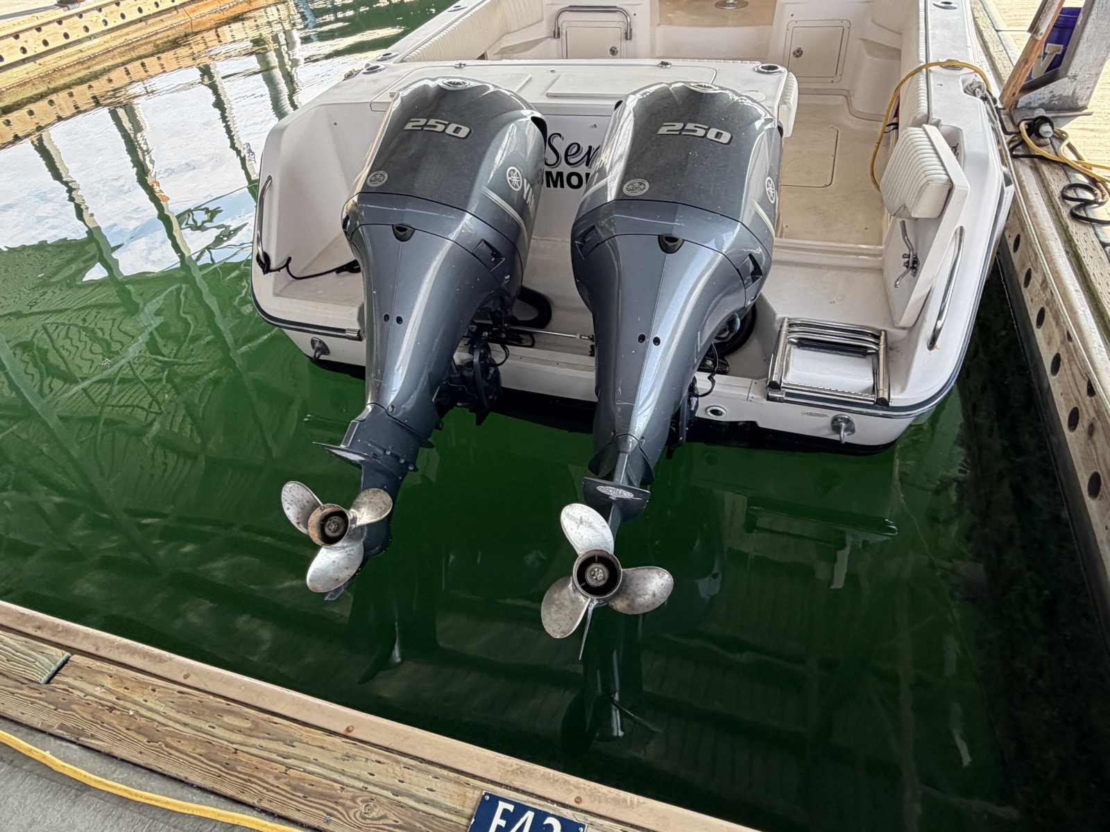 2007 Grady-White Express 305