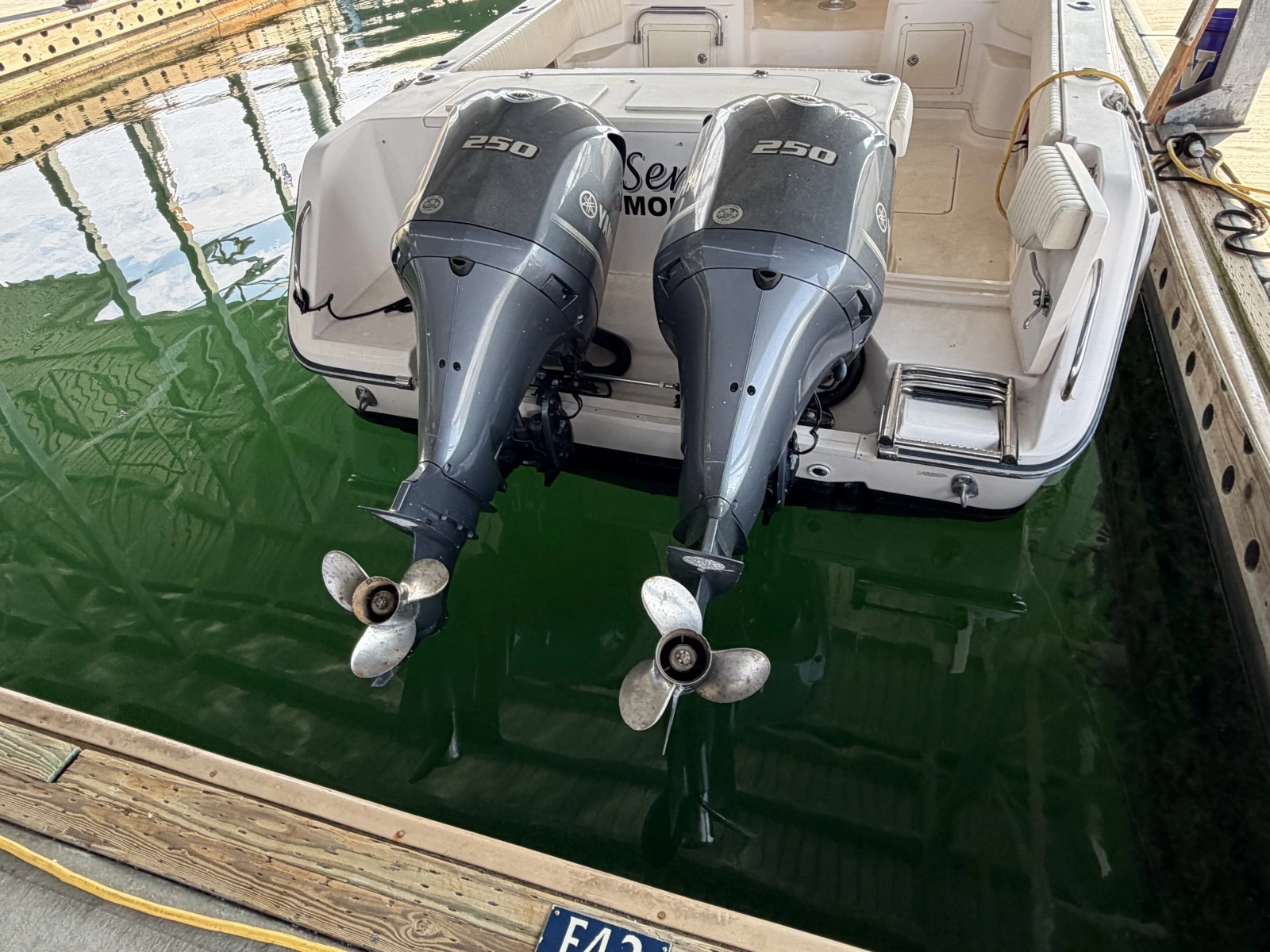 2007 Grady-White Express 305