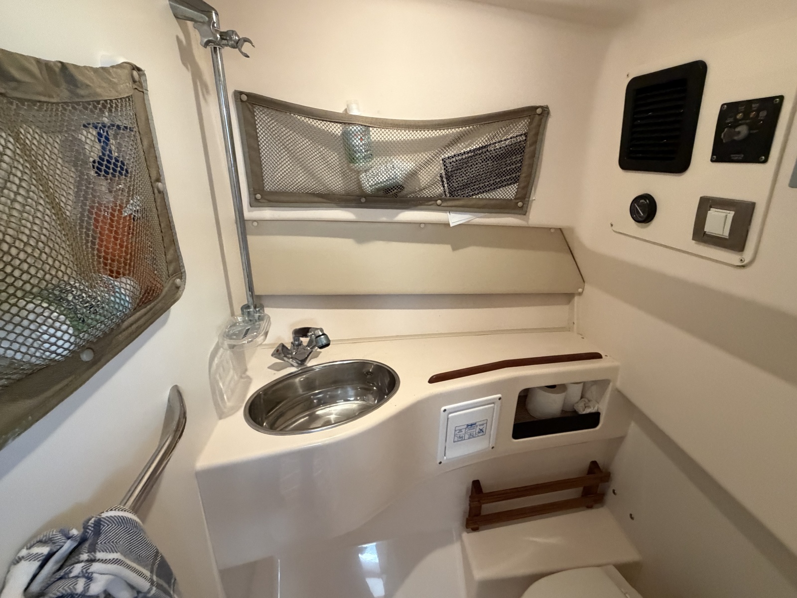 2007 Grady-White Express 305