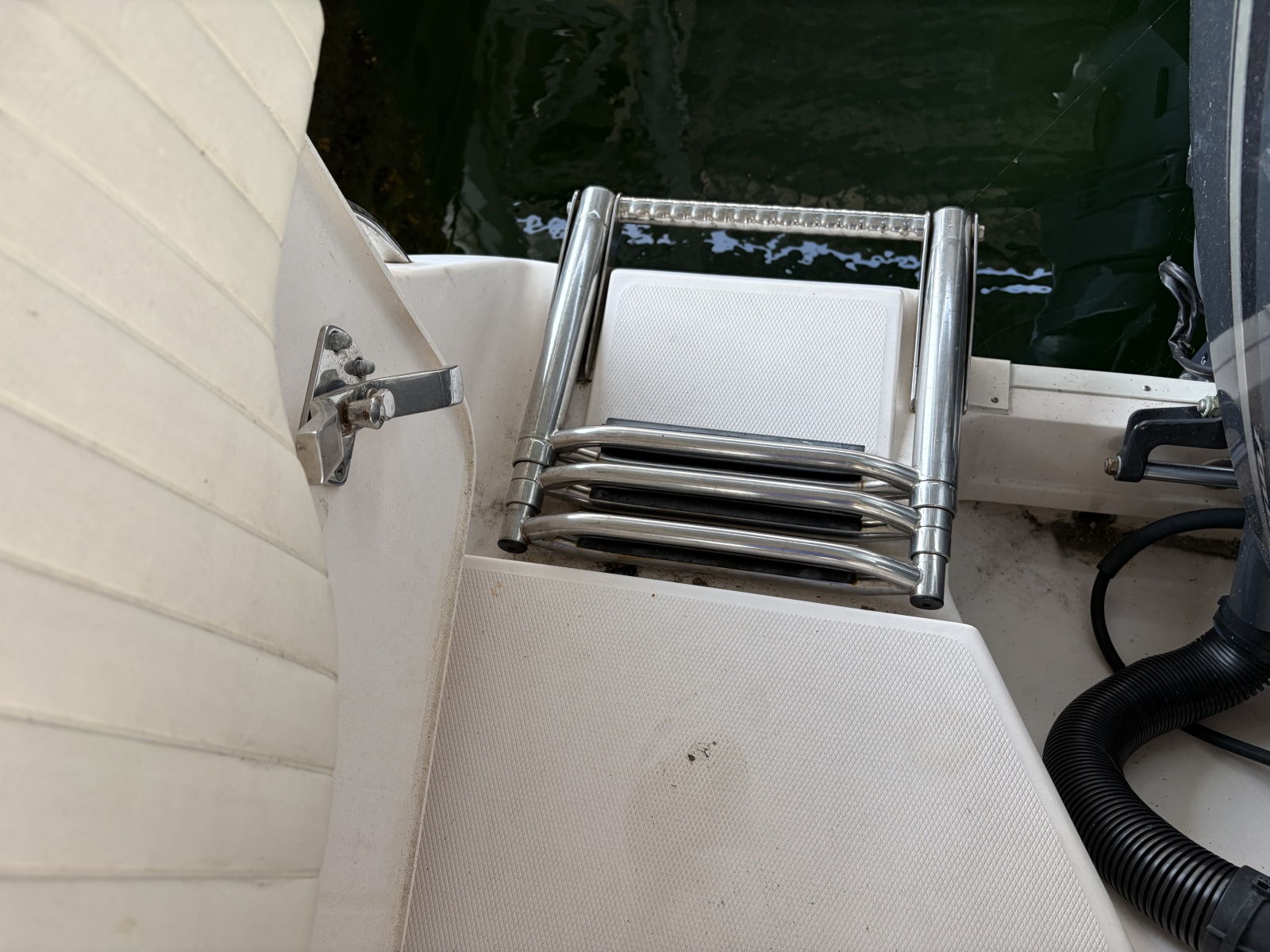 2007 Grady-White Express 305
