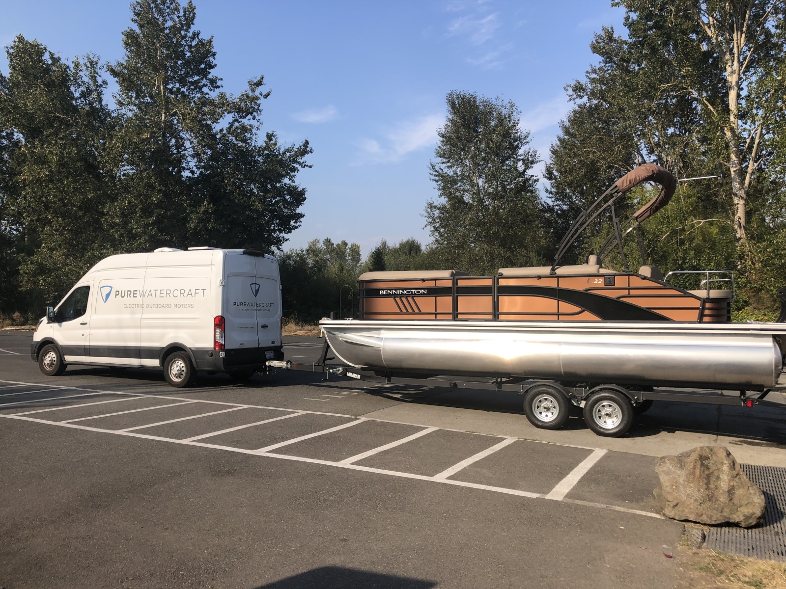 2023 Bennington 22 LSB