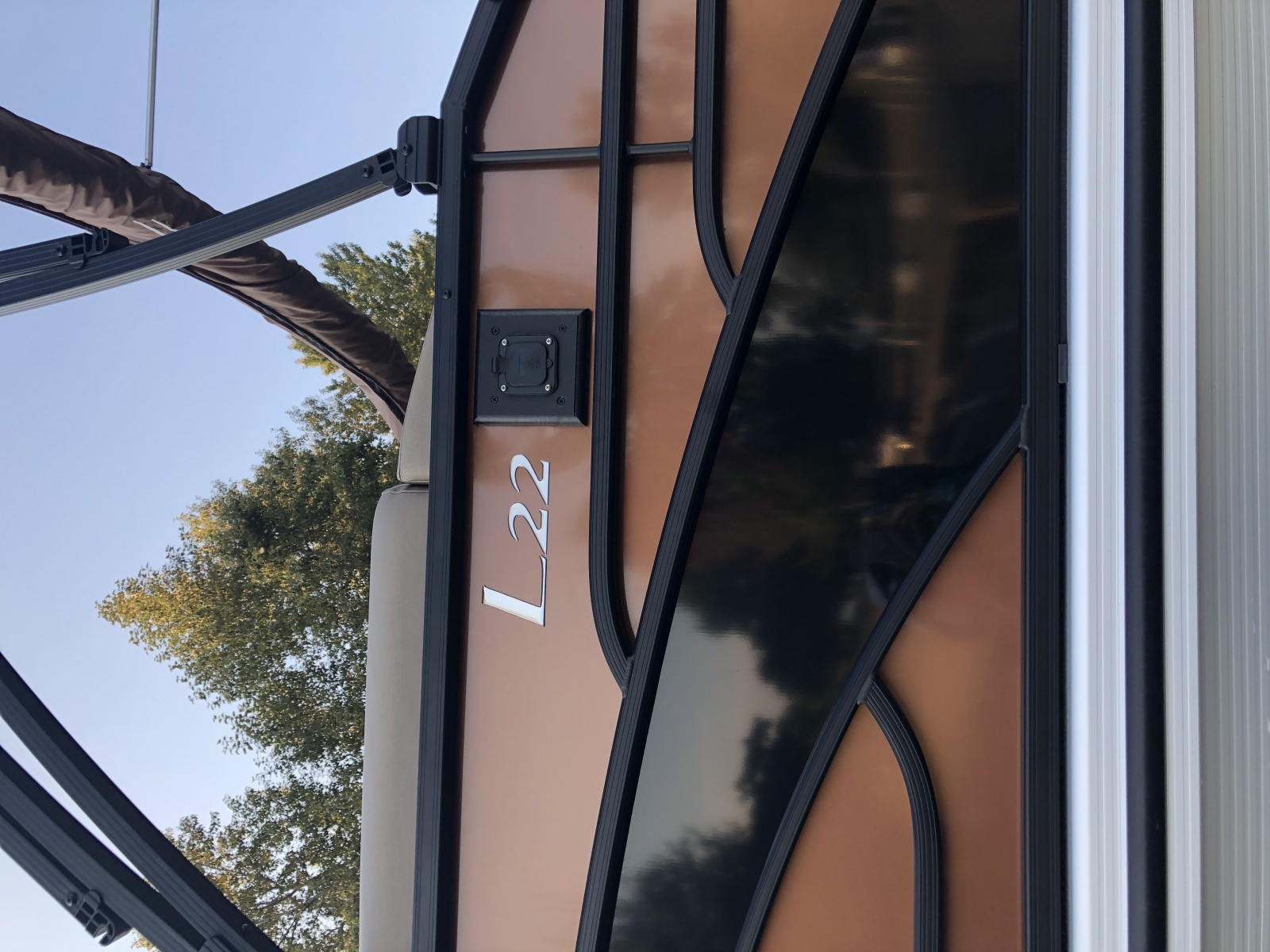 2023 Bennington 22 LSB