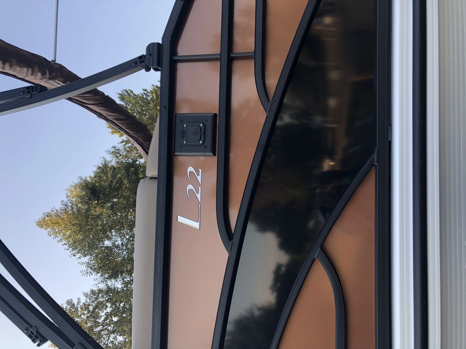 2023 Bennington 22 LSB