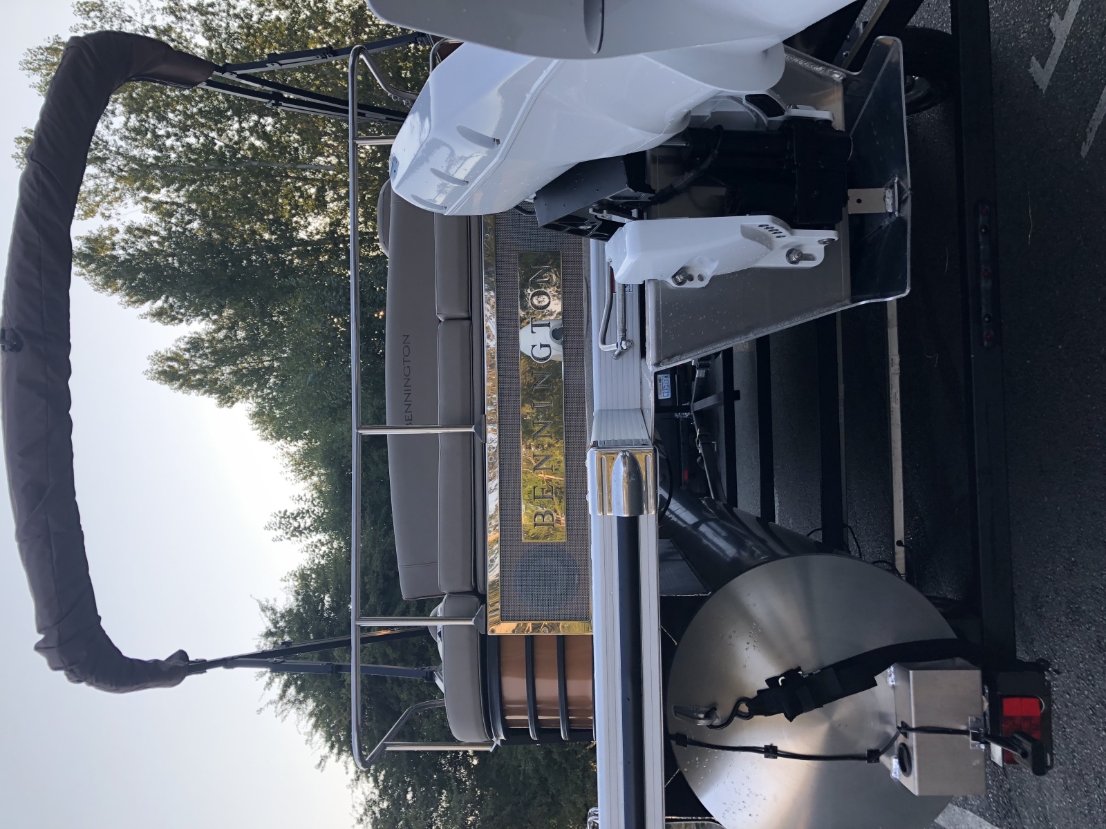 2023 Bennington 22 LSB