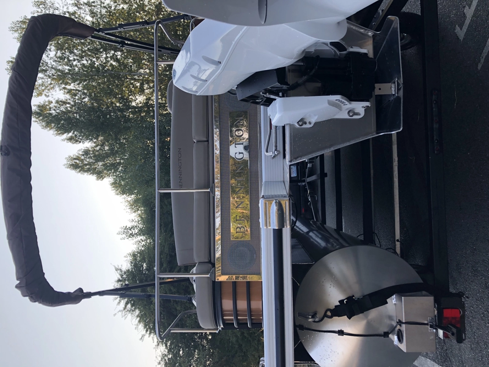 2023 Bennington 22 LSB